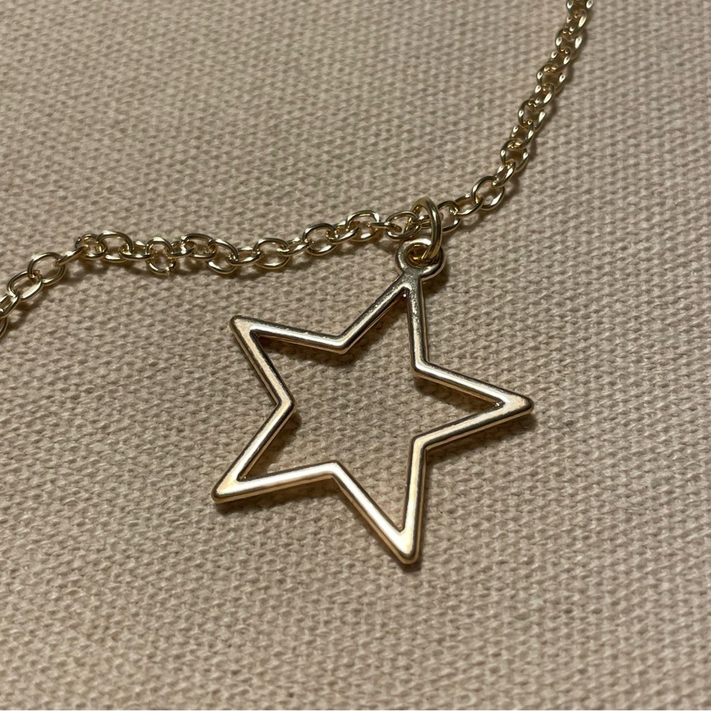✨ Golden Star Necklace - Festive, Holidays, Christmas. Star Outline